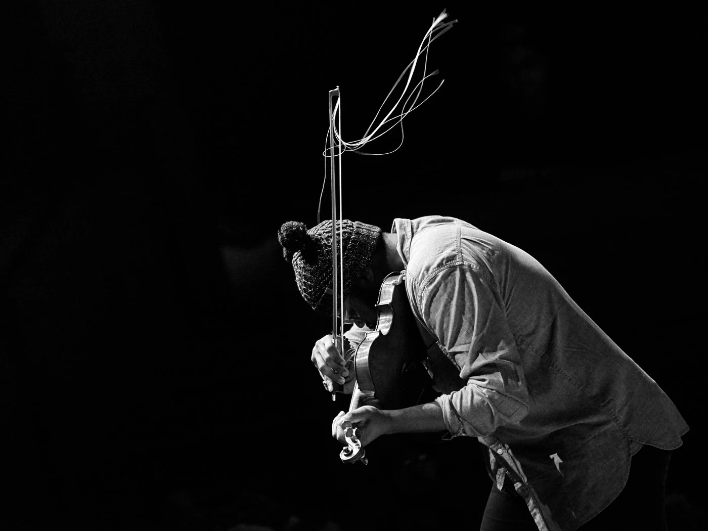 Andrew Forde performing on violin.